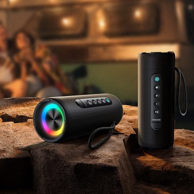 Loa bluetooth hiệu Baseus AeQur VO20 Portable - Mang âm nhạc đi khắp mọi nơi với loa không dây <strong>Baseus AeQur VO20 Portable</strong>. Với thiết kế siêu nhỏ gọn nằm gọn trong lòng bàn tay và dây đeo tiện lợi, đây là người bạn đồng hành lý tưởng cho mọi chuyến đi. Đừng để kích thước đánh lừa, loa mang đến chất âm mạnh mẽ, rõ ràng với âm bass được tăng cường. Chuẩn kháng nước IPX5 giúp bạn yên tâm sử dụng ngoài trời, bên hồ bơi hay bãi biển. Thời lượng pin ấn tượng lên đến 12 giờ cho phép bạn tận hưởng âm nhạc suốt cả ngày dài. Kết nối nhanh chóng qua Bluetooth 5.0, <strong>Baseus AeQur VO20 Portable</strong> sẵn sàng khuấy động mọi không gian của bạn.