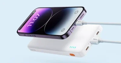 Sạc dự phòng hiệu Baseus Airpow Fast Charge 20000mAh 20W - Nói lời tạm biệt với nỗi lo hết pin cùng sạc dự phòng <strong>Baseus Airpow</strong> 20000mAh 20W. Với dung lượng cực lớn 20000mAh, sản phẩm cung cấp năng lượng dồi dào cho nhiều ngày sử dụng, có thể sạc đầy iPhone 14 khoảng 4 lần. Công nghệ sạc nhanh Power Delivery (PD) 20W chuyên dụng cho iPhone, giúp nạp 50% pin chỉ trong 30 phút. Pin dự phòng được trang bị 3 cổng sạc ra (2 USB-A, 1 USB-C), cho phép bạn nạp năng lượng cho 3 thiết bị cùng lúc. Màn hình LED trực quan hiển thị chính xác phần trăm pin còn lại. Tích hợp chip bảo vệ thông minh đa tầng, <strong>Baseus Airpow</strong> là nguồn năng lượng di động mạnh mẽ, an toàn và đáng tin cậy cho mọi hành trình của bạn.