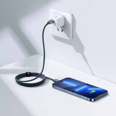 Cáp sạc nhanh hiệu Baseus Crystal Shine Series Type-C to iP 20W - Nâng cấp trải nghiệm sạc cho iPhone của bạn với cáp <strong>Baseus Crystal Shine Series</strong> Type-C to iP 20W. Sở hữu thiết kế lấp lánh, sang trọng với đầu cắm hợp kim nhôm và vỏ bọc dây dù bện cao cấp, đây không chỉ là một sợi cáp sạc mà còn là một phụ kiện thời trang. Hỗ trợ công suất sạc nhanh Power Delivery (PD) 20W, cáp giúp sạc đầy 60% pin cho iPhone chỉ trong 30 phút. Chip thông minh tích hợp tự động điều chỉnh dòng điện, đảm bảo sạc nhanh nhưng vẫn an toàn tuyệt đối cho thiết bị của bạn. Với độ dài 1.2m tiện lợi và độ bền vượt trội, cáp <strong>Baseus Crystal Shine Series</strong> là sự kết hợp hoàn hảo giữa thẩm mỹ và hiệu năng.