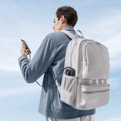 Sạc dự phòng hiệu Baseus Free2Pull with Retractable Cable 10000mAh 30W - Mệt mỏi với mớ dây cáp sạc lộn xộn? Pin sạc dự phòng <strong>Baseus Free2Pull</strong> là cuộc cách mạng về sự tiện lợi mà bạn hằng mong đợi! Thiết kế độc đáo với cáp rút gọn 2 trong 1 (Type-C & Lightning) được tích hợp sẵn, giúp bạn sạc mọi thiết bị mà không cần mang theo dây riêng. Công suất sạc nhanh Power Delivery 30W mạnh mẽ, đủ sức sạc nhanh cho cả iPhone, Android và thậm chí là MacBook Air. Dung lượng 10000mAh nhỏ gọn, lý tưởng cho nhu cầu hàng ngày, cùng màn hình LED kỹ thuật số hiển thị phần trăm pin trực quan. Sở hữu ngay <strong>Baseus Free2Pull</strong> để trải nghiệm sự tự do và gọn gàng tối thượng trong lòng bàn tay.