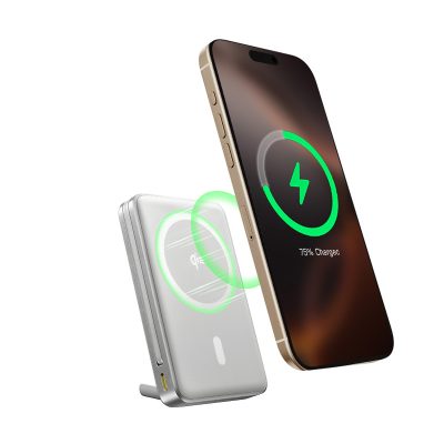 Sạc dự phòng hiệu Baseus Nomos Qi2 3-in-1 Magnetic 10000mAh 45W - Đón đầu tương lai của sạc di động với <strong>Baseus Nomos Qi2 3-in-1 Magnetic 10000mAh 45W</strong>. Đây là giải pháp năng lượng tối thượng, kết hợp sạc không dây từ tính chuẩn Qi2 15W hiệu suất cao và sạc có dây Power Delivery 45W mạnh mẽ, đủ sức sạc nhanh cho cả MacBook. Thiết kế "3 trong 1" thông minh biến nó thành một viên pin di động, một chân đế sạc để bàn thanh lịch và một trạm sạc có dây đa năng. Với dung lượng 10000mAh, màn hình kỹ thuật số và thiết kế cao cấp, <strong>Baseus Nomos Qi2 3-in-1 Magnetic 10000mAh 45W</strong> là người bạn đồng hành hoàn hảo cho người dùng công nghệ đòi hỏi cao nhất về hiệu năng và sự tiện lợi.