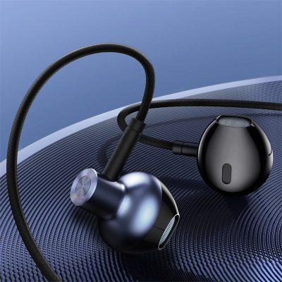 Tai nghe có dây hiệu Baseus Encok 3.5mm H19 - Khám phá thế giới âm thanh sống động cùng tai nghe <strong>Baseus Encok 3.5mm H19</strong>. Với thiết kế công thái học nghiêng 60 độ độc đáo, tai nghe mang lại cảm giác đeo thoải mái suốt ngày dài mà không gây đau tai. Màng loa PET 14mm tái tạo âm thanh Hi-Fi chi tiết, từ dải bass trầm ấm đến treble trong trẻo, cho bạn đắm chìm trong từng giai điệu. Micro đa hướng độ nhạy cao đảm bảo cuộc gọi luôn rõ ràng, liền mạch. Tích hợp bộ điều khiển thông minh ngay trên dây, việc điều khiển nhạc và cuộc gọi chưa bao giờ dễ dàng hơn. Sở hữu ngay <strong>Baseus Encok 3.5mm H19</strong> chính hãng để nâng tầm trải nghiệm âm thanh của bạn!