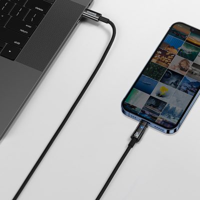 Cáp sạc nhanh tự ngắt hiệu Baseus Explorer Series Type-C to IP 20W 1m - Bảo vệ tuổi thọ pin iPhone của bạn với cáp sạc thông minh <strong>Baseus Explorer Series Type-C to IP 20W 1m</strong>. Đây không chỉ là một sợi cáp sạc nhanh PD 20W, mà còn được tích hợp công nghệ tự động ngắt nguồn khi pin đầy, chống sạc nhồi và ngăn ngừa chai pin hiệu quả. Nổi bật với thiết kế "Explorer" độc đáo, đầu cắm trong suốt để lộ bảng mạch bên trong cùng đèn LED báo trạng thái sạc. Với vỏ bện dù siêu bền và khớp nối chống gãy, đây là sự kết hợp hoàn hảo giữa công nghệ, độ bền và thẩm mỹ. Hãy sạc pin một cách thông minh và an toàn hơn với <strong>Baseus Explorer Series Type-C to IP 20W 1m</strong>.