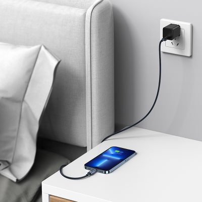 Cáp sạc nhanh tự ngắt hiệu Baseus Explorer Series Type-C to IP 20W 1m - Bảo vệ tuổi thọ pin iPhone của bạn với cáp sạc thông minh <strong>Baseus Explorer Series Type-C to IP 20W 1m</strong>. Đây không chỉ là một sợi cáp sạc nhanh PD 20W, mà còn được tích hợp công nghệ tự động ngắt nguồn khi pin đầy, chống sạc nhồi và ngăn ngừa chai pin hiệu quả. Nổi bật với thiết kế "Explorer" độc đáo, đầu cắm trong suốt để lộ bảng mạch bên trong cùng đèn LED báo trạng thái sạc. Với vỏ bện dù siêu bền và khớp nối chống gãy, đây là sự kết hợp hoàn hảo giữa công nghệ, độ bền và thẩm mỹ. Hãy sạc pin một cách thông minh và an toàn hơn với <strong>Baseus Explorer Series Type-C to IP 20W 1m</strong>.