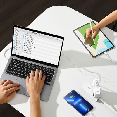 Bộ sạc nhanh hiệu Baseus GaN5 Pro 2C + U 140W EU (With Cable Type-C to Type-C 240W 1m) - Giải phóng sức mạnh tối thượng cho mọi thiết bị của bạn với củ sạc <strong>Baseus GaN5 Pro</strong> 140W. Đây là trạm năng lượng di động đích thực, tích hợp công nghệ GaN5 tiên tiến nhất, mang đến công suất 140W khổng lồ trong một kích thước nhỏ gọn đến kinh ngạc. Với 2 cổng USB-C và 1 cổng USB-A, sản phẩm có thể sạc nhanh đồng thời cho MacBook Pro 16 inch, iPad và điện thoại. Đặc biệt, bộ sản phẩm là một món hời công nghệ khi đi kèm sẵn sợi cáp Type-C to Type-C 240W chuẩn PD 3.1, đảm bảo hiệu suất tối đa. Hãy đơn giản hóa cuộc sống và dọn dẹp bàn làm việc của bạn với <strong>Baseus GaN5 Pro</strong>.
