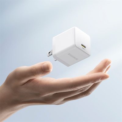 Bộ sạc hiệu Baseus Palm 1C 20W US - Kèm cáp USB-C to USB-C 1m - Trải nghiệm sức mạnh sạc nhanh trong một thiết kế nhỏ gọn đến kinh ngạc với bộ sạc <strong>Baseus Palm 1C 20W US</strong>. Với kích thước chỉ nằm gọn trong lòng bàn tay, củ sạc này cung cấp công suất 20W mạnh mẽ, giúp sạc đầy 60% pin cho các dòng điện thoại Android cao cấp chỉ trong 30 phút. Đặc biệt, bộ sản phẩm là một giải pháp toàn diện khi đi kèm sẵn cáp sạc USB-C to USB-C dài 1m chất lượng cao từ Baseus, giúp bạn tiết kiệm chi phí và luôn sẵn sàng nạp năng lượng. An toàn, tiện lợi và hiệu quả, <strong>Baseus Palm 1C 20W US</strong> là lựa chọn hoàn hảo cho người dùng Samsung, Google Pixel, iPad và các thiết bị Type-C khác.