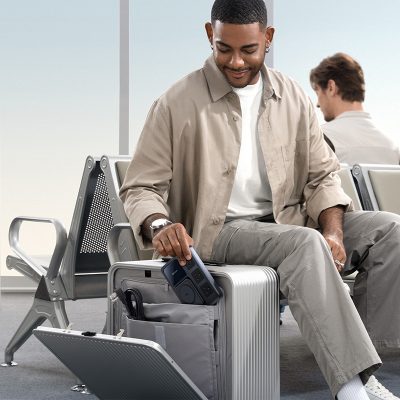 Trạm sạc hiệu Baseus Nomos Qi2 8-in-1 Slim 67W 1.5m US - Dọn dẹp bàn làm việc và đơn giản hóa cuộc sống của bạn với trạm sạc tối thượng <strong>Baseus Nomos Qi2 8-in-1</strong>. Đây là giải pháp năng lượng "tất cả trong một" thay thế toàn bộ ổ cắm và củ sạc của bạn. Với 8 chức năng mạnh mẽ: sạc không dây từ tính Qi2 15W cho iPhone, sạc riêng cho Apple Watch & AirPods, 2 cổng USB-C, 1 cổng USB-A và 2 ổ cắm AC đa năng. Công nghệ GaN 67W cho phép sạc nhanh đồng thời cho cả MacBook, điện thoại và phụ kiện trong một thiết kế "Slim" siêu mỏng, thanh lịch. Hãy đầu tư vào sự ngăn nắp và hiệu suất đỉnh cao với <strong>Baseus Nomos Qi2 8-in-1</strong>.