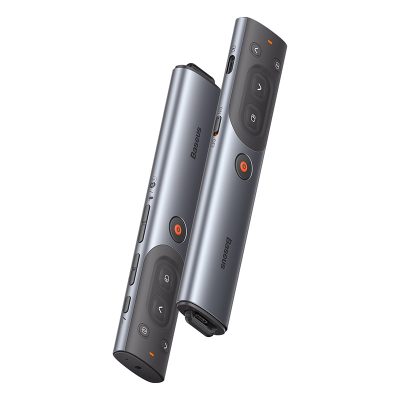 Bút trình chiếu hiệu Baseus Orange Dot AI Wireless Presenter (Red Laser)(Charging) - Nâng tầm đẳng cấp và sự chuyên nghiệp cho mọi bài thuyết trình của bạn với bút trình chiếu <strong>Baseus Orange Dot AI Wireless Presenter (Red Laser)</strong>. Sản phẩm từng đoạt giải thưởng thiết kế Red Dot danh giá, với kiểu dáng tối giản, sang trọng và nút bấm màu cam đặc trưng. Không chỉ là một chiếc bút lật trang thông thường, nó còn được trang bị các tính năng AI thông minh như mở siêu liên kết, điều khiển âm lượng. Tia laser đỏ sắc nét, khoảng cách điều khiển không dây lên đến 50m và pin sạc Type-C tiện lợi cho thời gian sử dụng đến 90 ngày. Đầu nhận USB được cất giữ bằng nam châm ngay trong thân bút, loại bỏ hoàn toàn nỗi lo thất lạc. Hãy làm chủ mọi sân khấu với <strong>Baseus Orange Dot AI Wireless Presenter (Red Laser)</strong>.