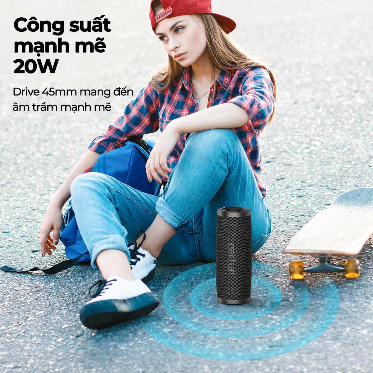 Loa Bluetooth Earfun Uboom Slim - Khám phá sự kết hợp hoàn hảo giữa thiết kế thanh lịch và âm thanh sống động với loa Bluetooth <strong>Earfun Uboom Slim</strong>. Với độ mỏng ấn tượng và bề mặt phủ vải cao cấp, chiếc loa này là một nét chấm phá tinh tế cho mọi không gian sống hiện đại. Dù có thân hình mảnh mai, loa vẫn mang đến công suất 20W mạnh mẽ cùng chất âm stereo trong trẻo, cân bằng. Chuẩn chống nước IPX7, thời lượng pin lên đến 18 giờ và khả năng ghép đôi stereo giúp bạn tự do tận hưởng âm nhạc ở bất cứ đâu, từ phòng khách đến những buổi dã ngoại. <strong>Earfun Uboom Slim</strong> là lựa chọn lý tưởng cho những ai yêu cái đẹp và không muốn thỏa hiệp về chất lượng âm thanh.