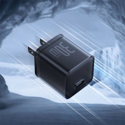 Sạc nhanh hiệu Baseus GaN5S 1C 30W US - Đừng để kích thước đánh lừa bạn! Củ sạc <strong>Baseus GaN5S 1C 30W US</strong> là một "gã khổng lồ" năng lượng trong một thân hình tí hon. Tích hợp công nghệ GaN5S tiên tiến nhất, sản phẩm mang đến công suất 30W mạnh mẽ, có khả năng sạc nhanh cho cả MacBook Air, iPad Pro và hỗ trợ sạc siêu nhanh cho Samsung. Với kích thước chỉ tương đương một đồng xu, đây là người bạn đồng hành lý tưởng cho những chuyến đi, giúp tiết kiệm không gian mà không hy sinh hiệu suất. An toàn, mạnh mẽ và siêu di động, <strong>Baseus GaN5S 1C 30W US</strong> là giải pháp sạc tối giản cho mọi tín đồ công nghệ.