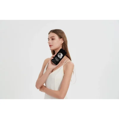 Kính Cường Lực KINGKONG KK-86 Full HD, Full Màn Hình, Siêu Cứng - <p dir="ltr" data-pm-slice="1 1 []">Kính cường lực KINGKONG <strong>KK-86</strong>, siêu mỏng 0.33mm, full màn hình, trong suốt Full HD, phủ nano chống vân tay, dầu, nước. Độ cứng 9H, bảo vệ màn hình iPhone khỏi va đập, trầy xước. Khung tự dán, dán dễ, không bọt khí, cảm ứng mượt. Lý tưởng cho iPhone, giữ hiển thị sắc nét, thẩm mỹ cao.</p>