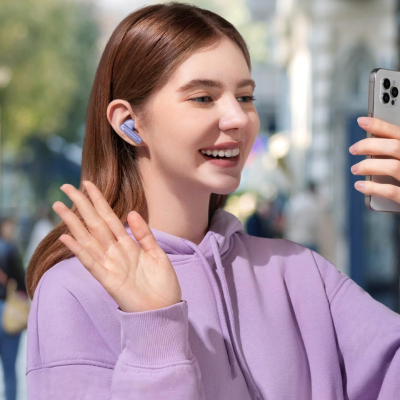 Tai nghe Soundcore A3937 P41i Bluetooth kiêm sạc dự phòng 3000mAh tích hợp cáp sạc type C - Trải nghiệm sự tiện lợi tối đa với <strong>Tai nghe Soundcore A3937 P41i</strong>, giải pháp 2 trong 1 độc đáo cho người dùng hiện đại. Thưởng thức chất âm BassUp mạnh mẽ, sống động đặc trưng từ Soundcore trong một thiết kế tai nghe nhỏ gọn, thoải mái. Điểm nhấn đột phá là hộp sạc dung lượng khủng 3000mAh, không chỉ cung cấp thời lượng pin cực dài cho tai nghe mà còn hoạt động như một viên sạc dự phòng nhỏ gọn cho điện thoại của bạn. Đặc biệt, hộp sạc còn tích hợp sẵn cáp sạc Type-C, giúp bạn không bao giờ phải lo lắng về việc quên dây cáp. Kết nối Bluetooth ổn định, điều khiển cảm ứng thông minh, <strong>Tai nghe Soundcore A3937 P41i</strong> là người bạn đồng hành không thể thiếu trong mọi hành trình, từ công việc đến giải trí