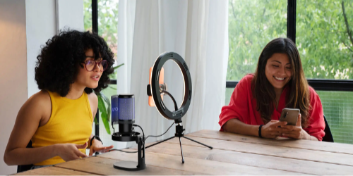 Micro Thu Âm Để Bàn BOYA K9 Micro Thu Âm Để Bàn BOYA K9 - Nâng tầm chất lượng âm thanh của bạn với <strong>Micro để bàn BOYA K9</strong> – micro condenser USB chuyên nghiệp, lý tưởng cho các streamer, podcaster, game thủ, nhạc sĩ và người tham gia hội nghị trực tuyến. Với khả năng thu âm cực kỳ rõ ràng, loại bỏ tiếng ồn hiệu quả và nhiều hướng thu linh hoạt, <strong>BOYA K9</strong> mang đến chất lượng âm thanh sắc nét, chân thực ở cấp độ phòng thu. Thiết kế plug-and-play tiện lợi qua cổng USB, cùng với chân đế vững chắc và các tính năng điều khiển trực tiếp, <strong>Micro để bàn BOYA K9</strong> là giải pháp hoàn hảo để tạo ra nội dung chuyên nghiệp, dễ dàng kết nối và sử dụng với mọi thiết bị.