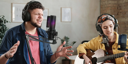 Micro Thu Âm Để Bàn BOYA K9 Micro Thu Âm Để Bàn BOYA K9 - Nâng tầm chất lượng âm thanh của bạn với <strong>Micro để bàn BOYA K9</strong> – micro condenser USB chuyên nghiệp, lý tưởng cho các streamer, podcaster, game thủ, nhạc sĩ và người tham gia hội nghị trực tuyến. Với khả năng thu âm cực kỳ rõ ràng, loại bỏ tiếng ồn hiệu quả và nhiều hướng thu linh hoạt, <strong>BOYA K9</strong> mang đến chất lượng âm thanh sắc nét, chân thực ở cấp độ phòng thu. Thiết kế plug-and-play tiện lợi qua cổng USB, cùng với chân đế vững chắc và các tính năng điều khiển trực tiếp, <strong>Micro để bàn BOYA K9</strong> là giải pháp hoàn hảo để tạo ra nội dung chuyên nghiệp, dễ dàng kết nối và sử dụng với mọi thiết bị.